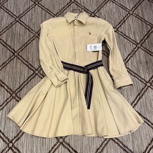 Excelente NWT Ralph Lauren Polo girl dress. Tan color. Smoke and pet free home.